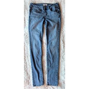 Moving sale! EUC Bullhead Black Skinniest Midrise Sz 5 Small Spot Last Photo